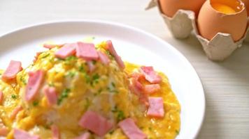 omelette crémeuse au jambon sur riz ou riz au jambon et omelette moelleuse video