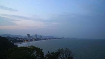 hua hin skyline della città di scape in tailandia all'ora del tramonto video