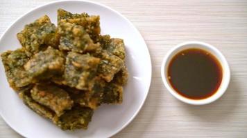 bolo de bolinho frito de cebolinha chinesa - estilo de comida asiática video