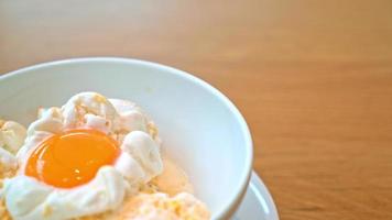 frysta ägg glass - en design av glass berättigad eller glass med äggula video