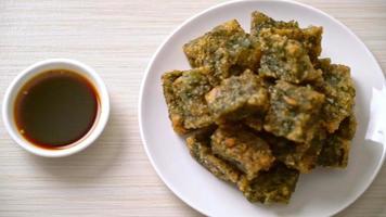 bolo de bolinho frito de cebolinha chinesa - estilo de comida asiática video