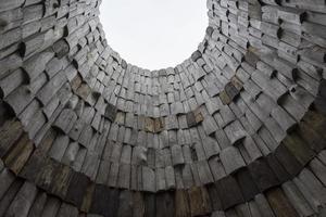 textura de madera barras de roble verticalmente idénticas. foto