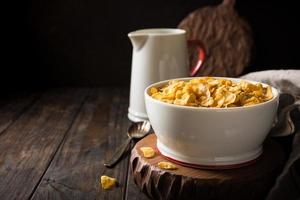 desayuno saludable con copos de maíz foto