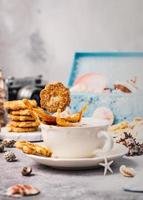 taza de café con galletas foto