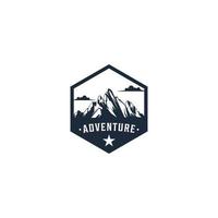 plantilla de logotipo de aventura en fondo blanco vector