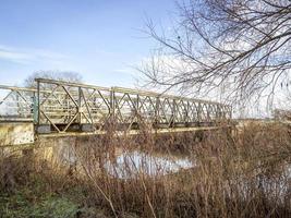 puente sobre el río derwent en wheldrake ings foto