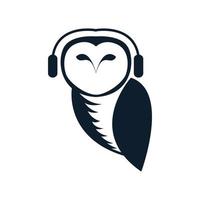 búho de pájaro animal con diseño de logotipo de silueta de auriculares vector