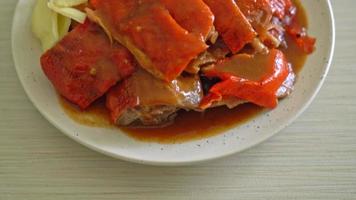 Peking-Ente oder gebratene Ente in roter Barbecue-Sauce - chinesisches Essen video