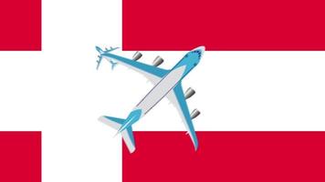 danska flaggan och flygplan. animering av plan som flyger över danmarks flagga. koncept för flygningar inom landet och utomlands. video