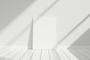 cartel blanco vertical minimalista y limpio o maqueta de marco de fotos en el suelo apoyado contra la pared de la habitación con sombra