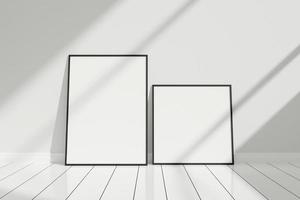 conjunto de afiches blancos minimalistas y limpios o maquetas de marcos fotográficos en el suelo apoyados contra la pared de la habitación con sombra foto