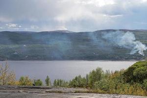 paisaje con vistas a la bahía de kola. Múrmansk, Rusia foto