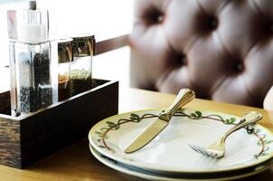 Knives with rehearsal on pizza plate for still life food concept photo