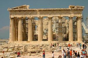 las ruinas de la ciudad histórica de atenas grecia, el partenón, la acrópolis y la colina de marte foto