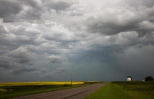 nubes de tormenta cielo de la pradera foto