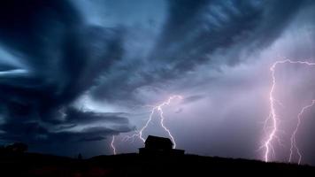 tormenta nubes saskatchewan relámpago foto