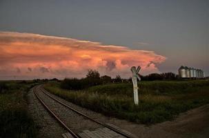 nubes de tormenta saskatchewan puesta de sol foto