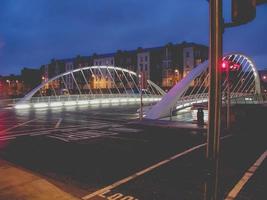 Dublín de noche foto