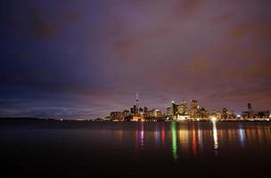 foto nocturna de la ciudad de toronto