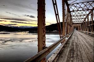 puente sobre el río saskatchewan foto