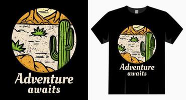 la aventura aguarda tipografía con camiseta de desierto y cactus vector