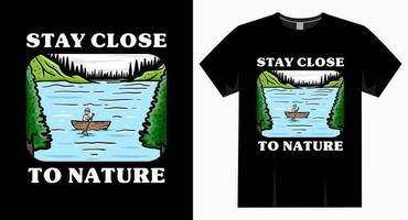 manténgase cerca de la tipografía de la naturaleza con camiseta de barco, bosque y río vector