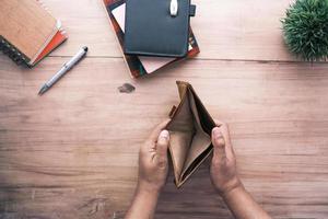 Man hand open an empty wallet with copy space. 5714306 Stock Photo at  Vecteezy