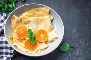 cítricos panqueque delgado desayuno crepe carnaval fiesta maslenitsa dulce postre comida fondo foto