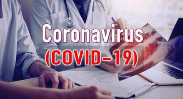 Doctors are explaining the rapid spread of the corona virus Covid-19 to patients. photo