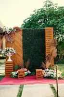 arco de boda, boda, momento de boda, decoraciones de boda, flores, sillas, ceremonia al aire libre al aire libre foto