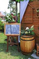 arco de boda, boda, momento de boda, decoraciones de boda, flores, sillas, ceremonia al aire libre al aire libre foto