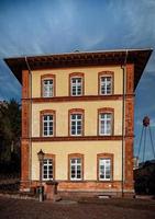 paisaje urbano de baden-baden, día soleado de febrero, streetview foto