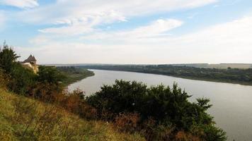 vista de la fortaleza de khotyn. khotyn. Ucrania. 06.08.2019 foto