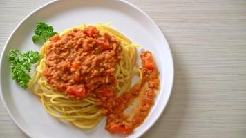 espaguete porco à bolonhesa ou espaguete com molho de tomate e porco picado - comida italiana