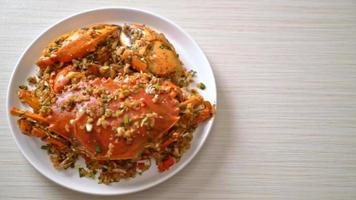mexa o caranguejo frito com sal e pimenta picante - estilo de frutos do mar video