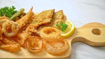 fritto di mare con verdure miste video