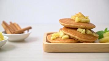 apple pancake or apple crepe with cinnamon powder video