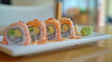 salmon roll sushi with sauce on top - Japanese food style video