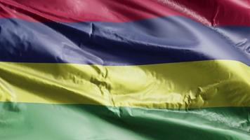 Mauritius flagga viftar på vindslingan. mavrik banner vajande på vinden. full fyllning bakgrund. 10 sekunders loop. video
