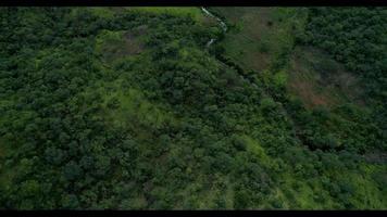 les montagnes sinazeze regardent vers le bas video