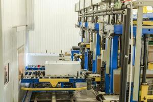 molding and cast press machine for the manufacture of plastic parts using polymers for  refrigerator photo
