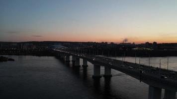 luchtfoto van de academische brug. Irkoetsk, Rusland. video