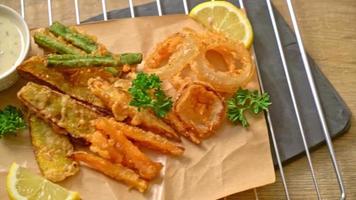légumes mélangés frits ou tempura video