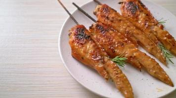 grilled or barbecue chicken wings skewer video