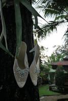 elegantes zapatos de boda blancos foto