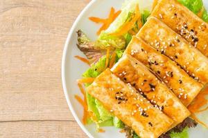 teriyaki tofu salad with sesame photo