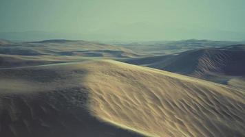 grande dune de sable dans le paysage du désert du sahara
