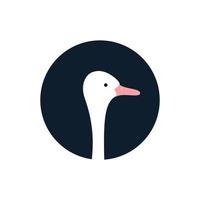 silueta de cabeza de ganso o pato o cisne en el diseño del logotipo del círculo vector