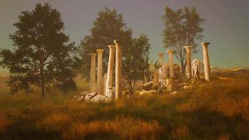 antiguas ruinas romanas con estatuas rotas video