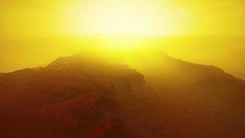 parque nacional del gran cañón en la niebla al atardecer video